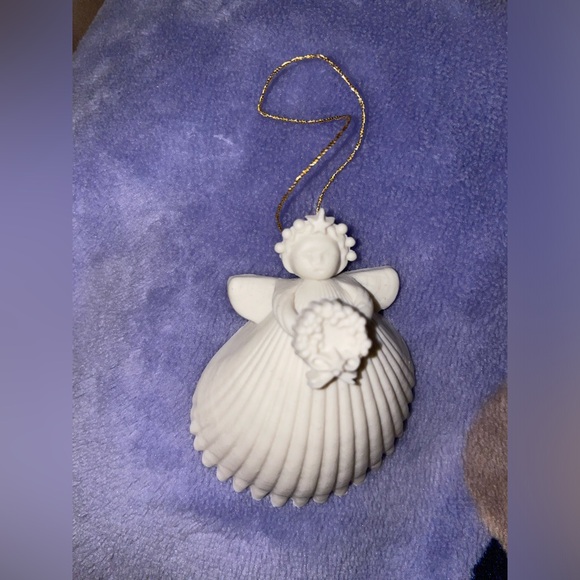 Vintage Miniature Angel Wreath Shell Ornament by Margaret Furlong 1995 - Picture 5 of 11